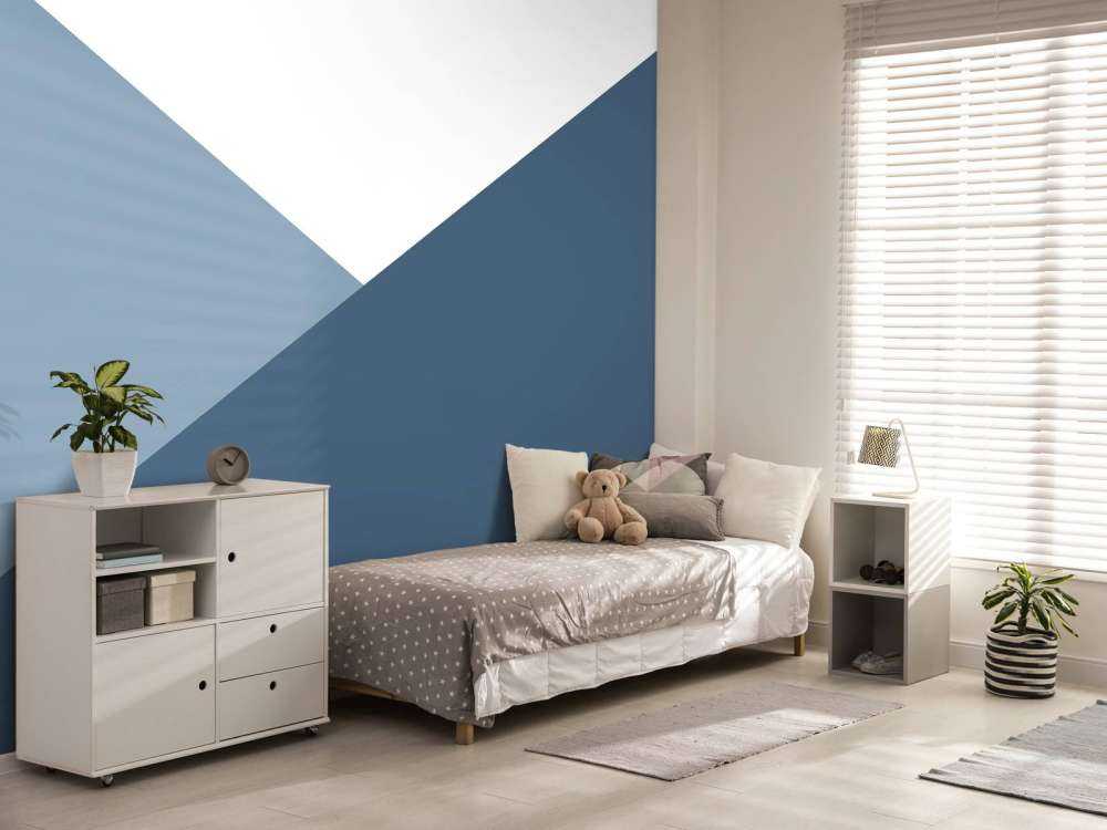 Triangles in shades of blue