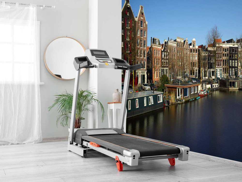 Houseboats along the canal