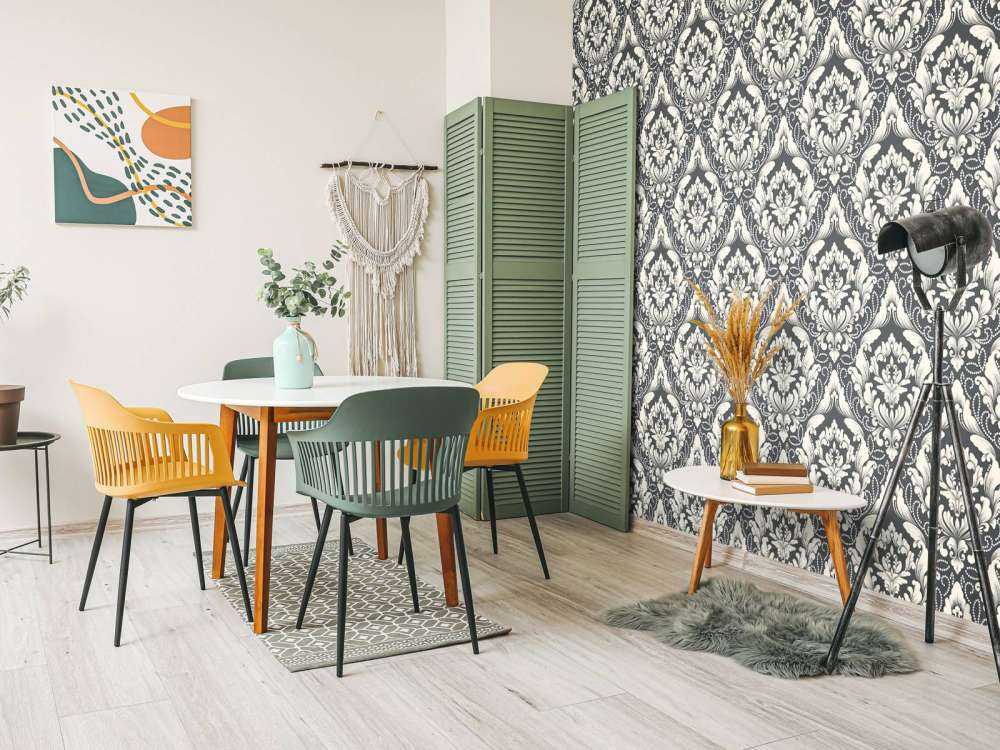 Baroque in shades of grey