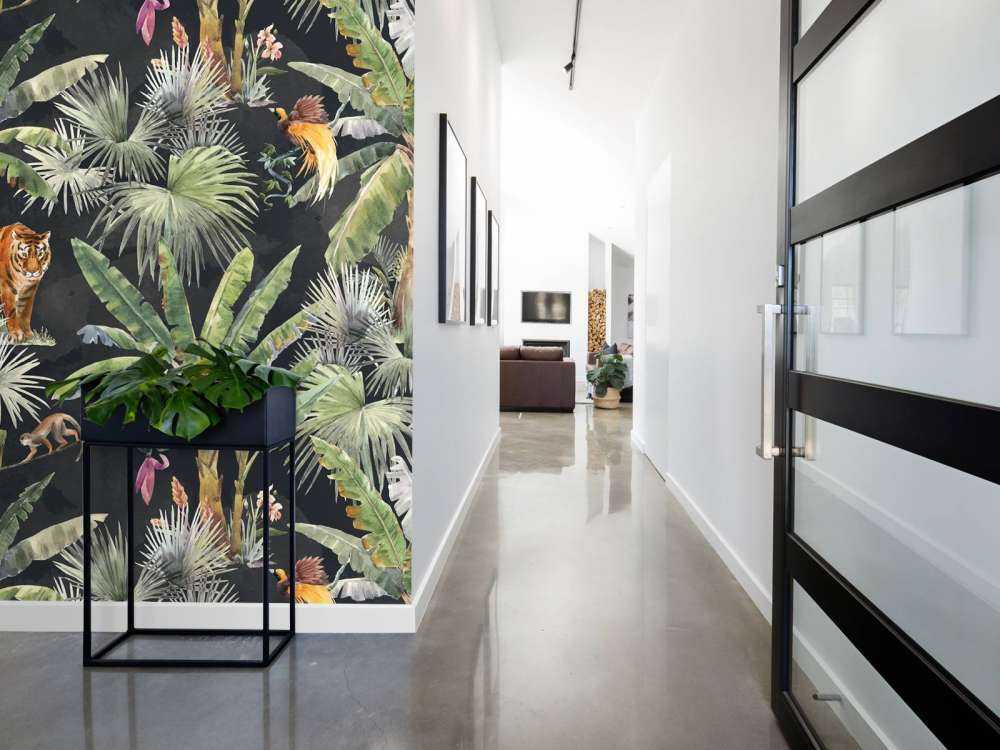 Palms and jungle animals