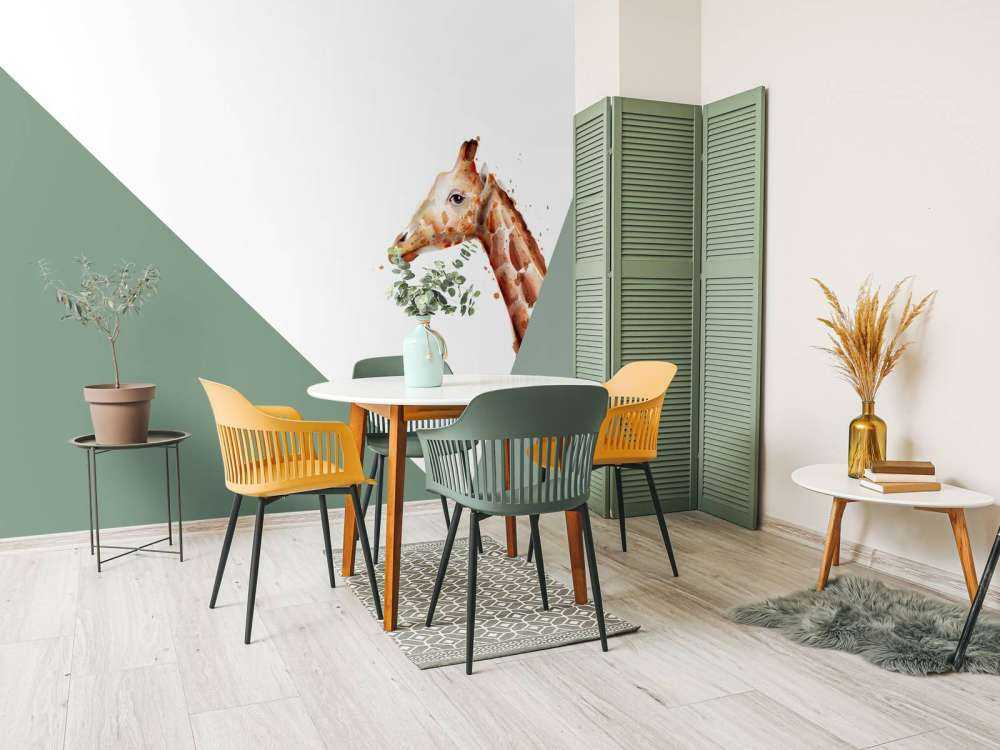 Green triangles with giraffe