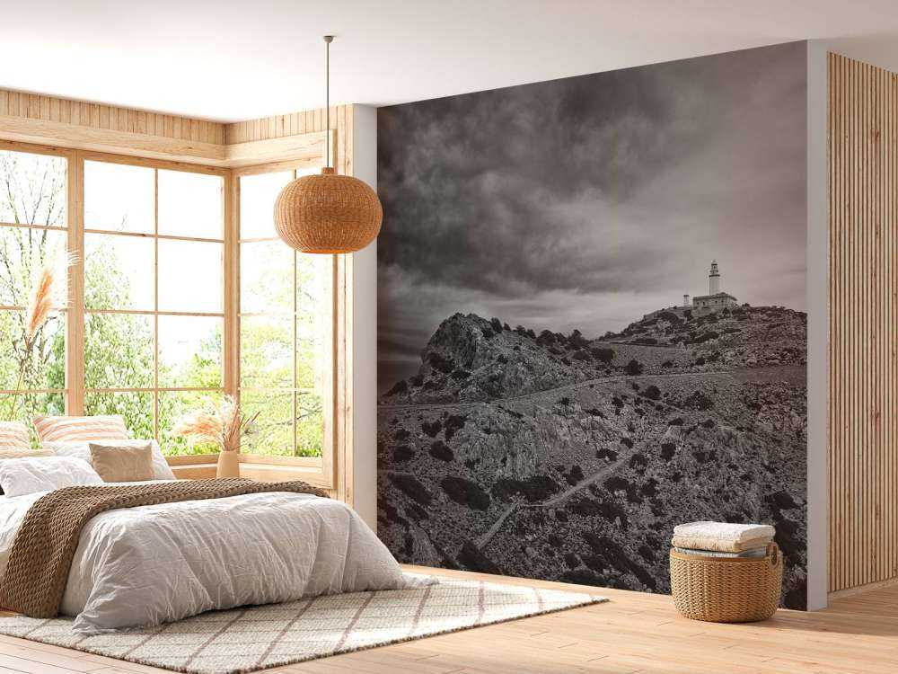 Vuurtoren aan de kust in zwart-wit