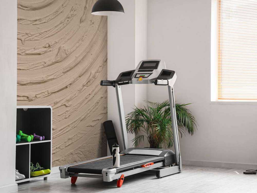 Round shapes and lines in taupe