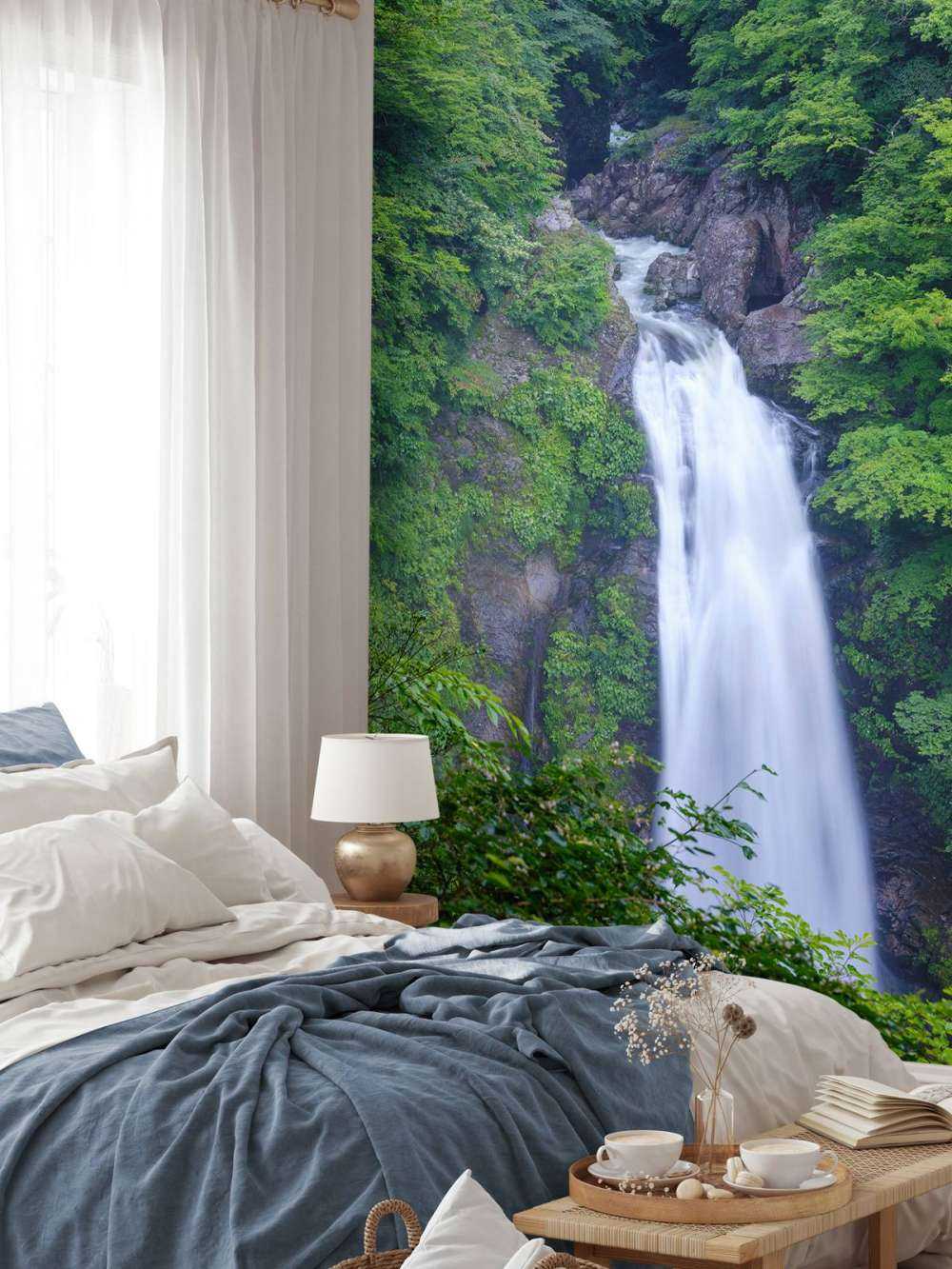 Dichtbegroeide waterval