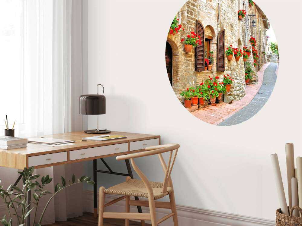 Italiaans straatje met veel bloemen