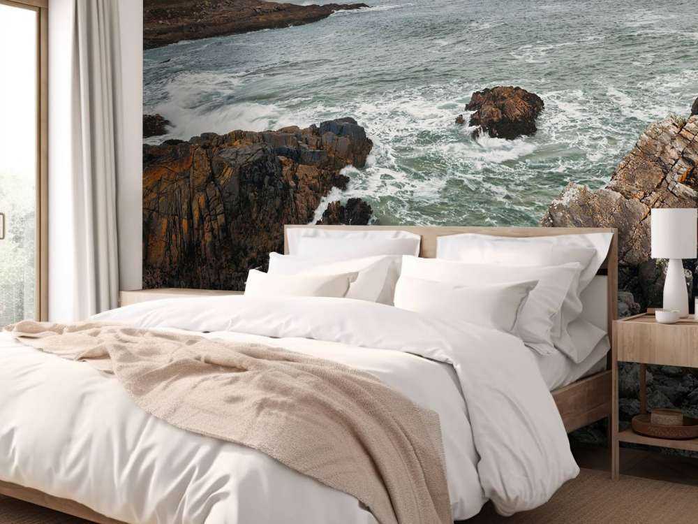 Rotsen langs de kust