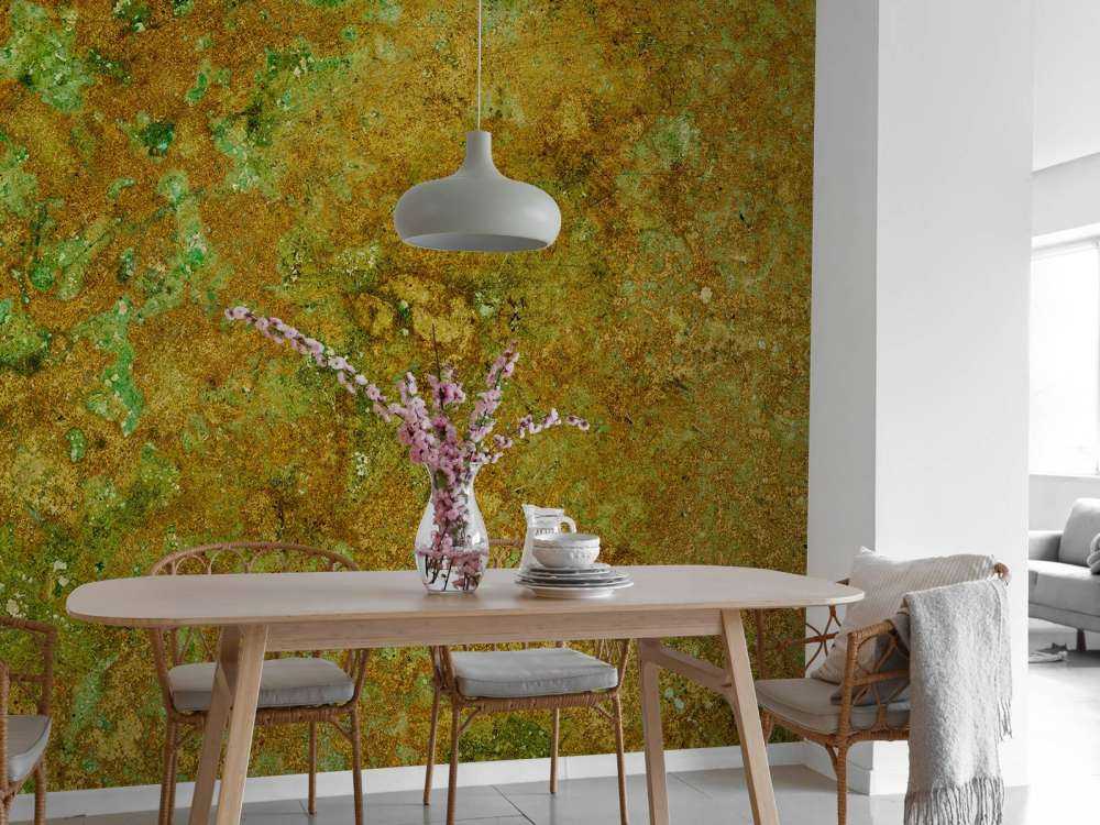 Structure coloured in gold