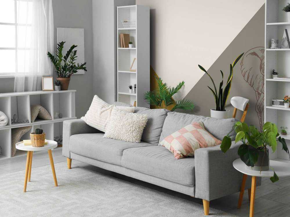 Triangles in ochre yellow and green with elephant