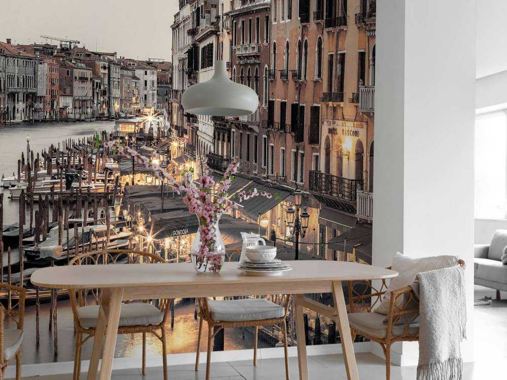 The big canal at night