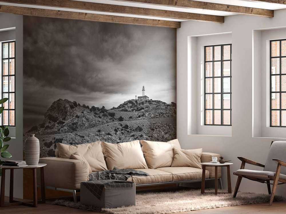 Vuurtoren aan de kust in zwart-wit