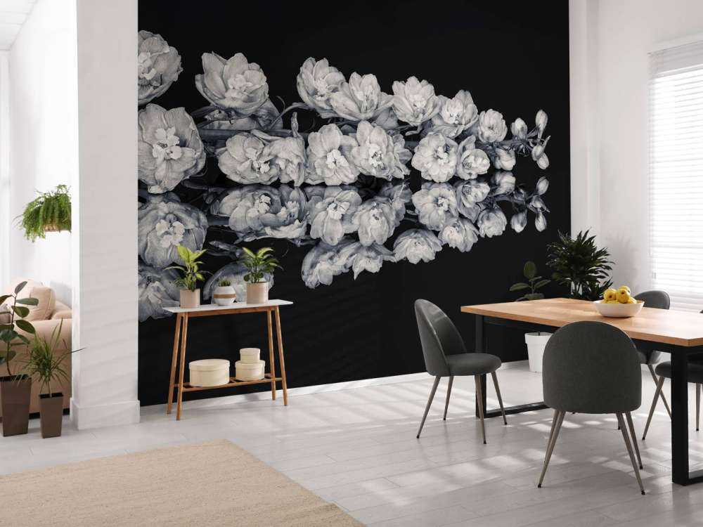 Weerspiegeling bloemen zwart-wit