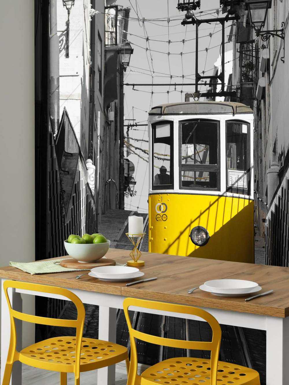 Tram black white yellow