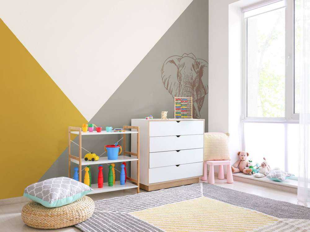 Triangles in ochre yellow and green with elephant