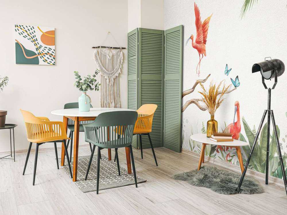 Branch with jungle animals