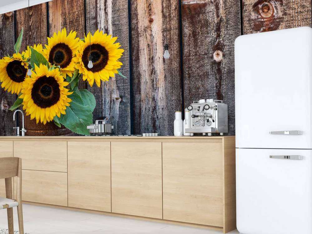 Vase with sunflowers