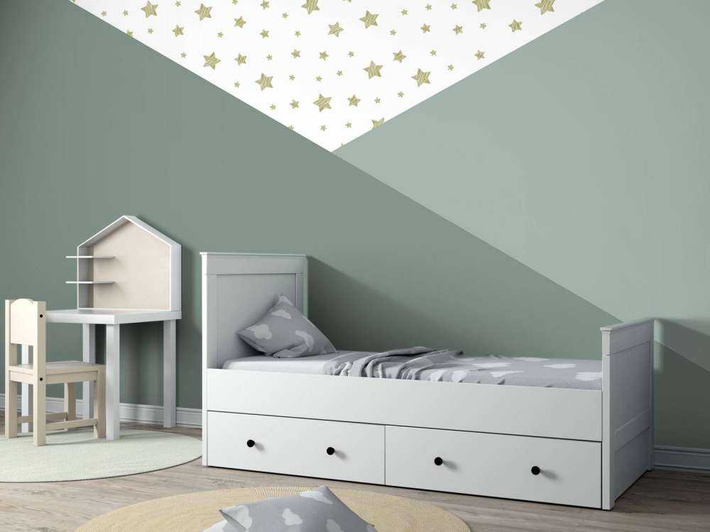 Green triangles with stars