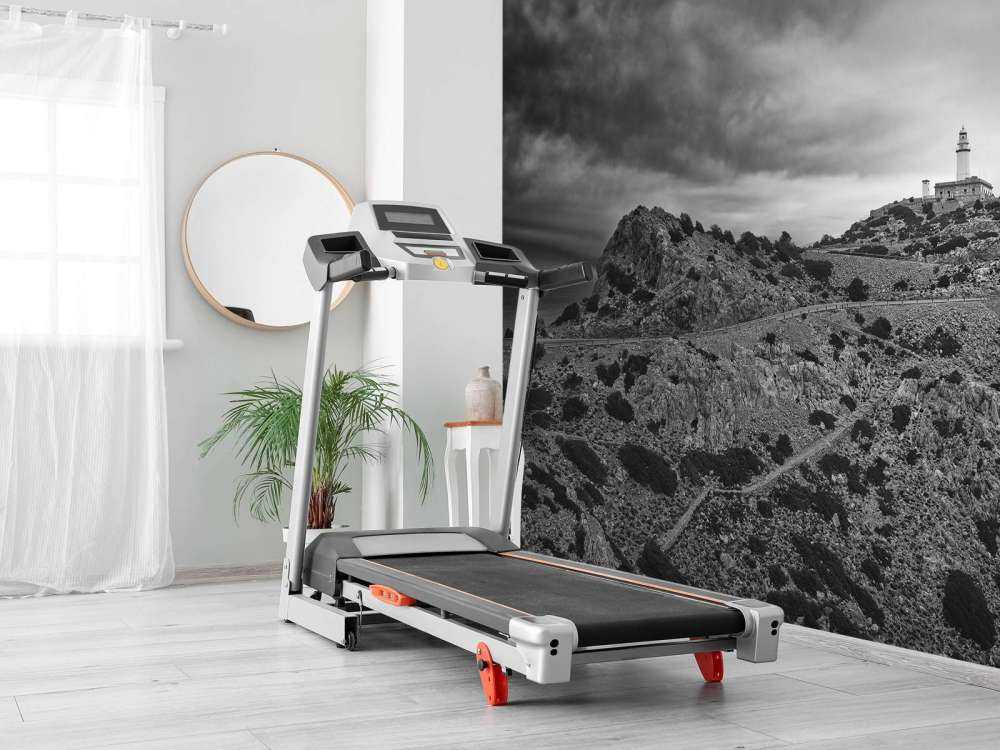 Vuurtoren aan de kust in zwart-wit