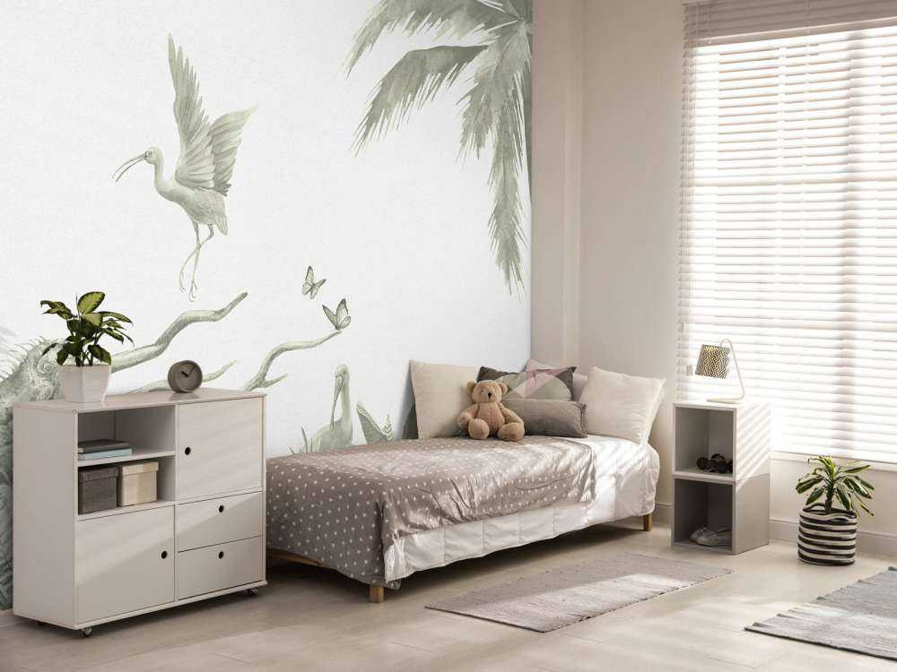 Branch with jungle animals in green