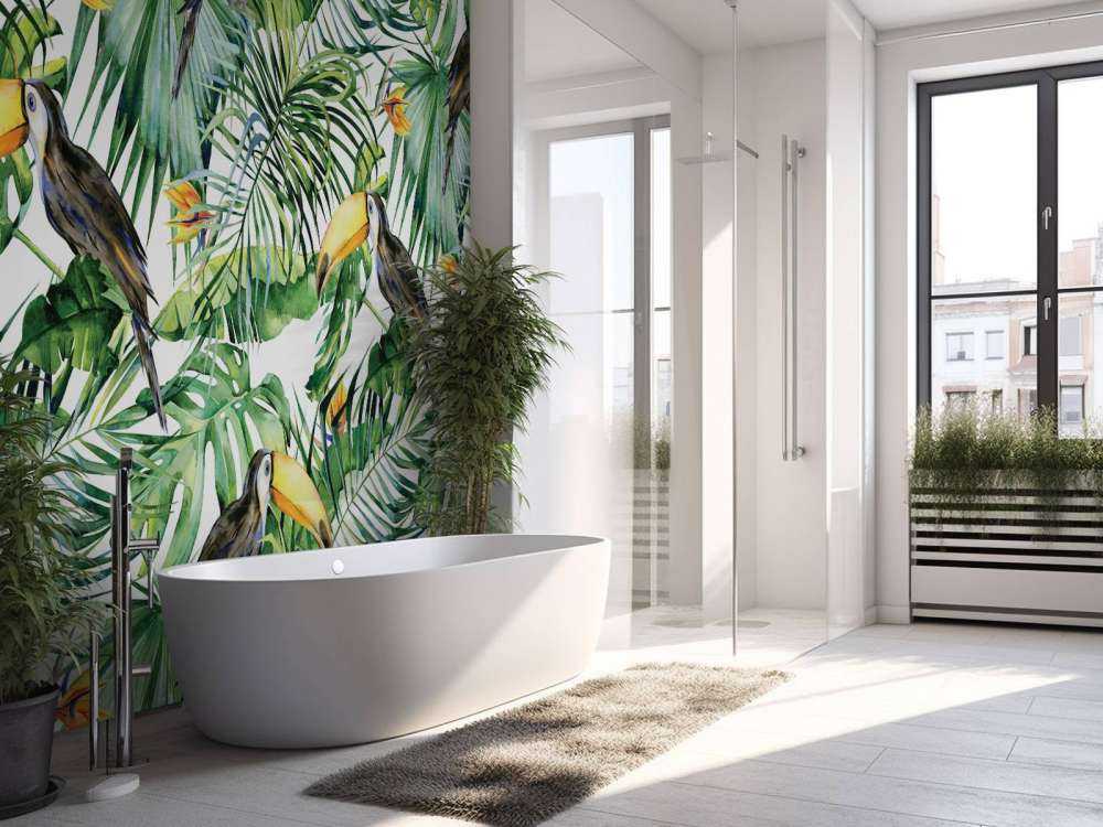 Toucan between the leaves