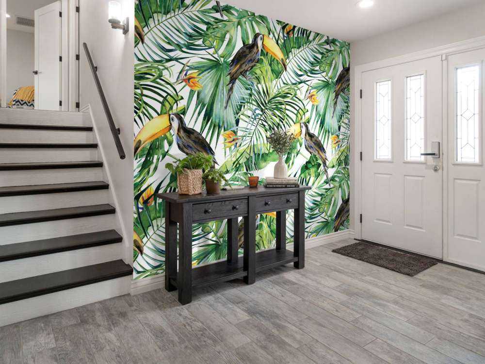 Toucan between the leaves