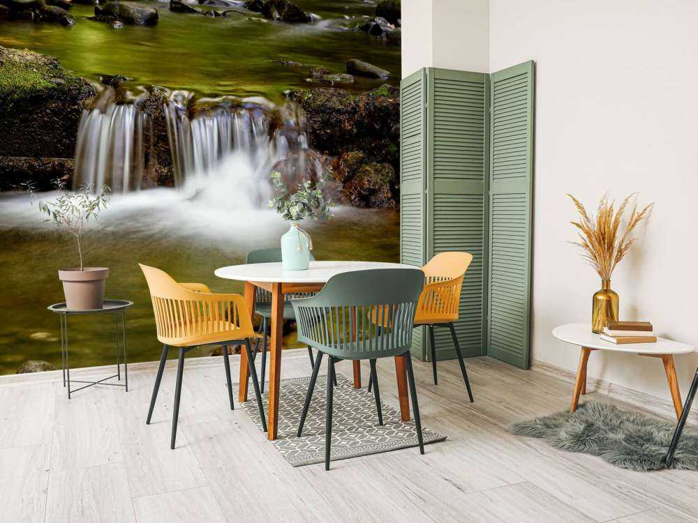 Detailed small waterfall