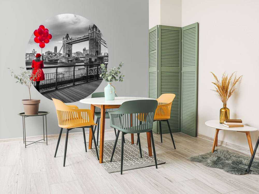 Woman at the tower bridge