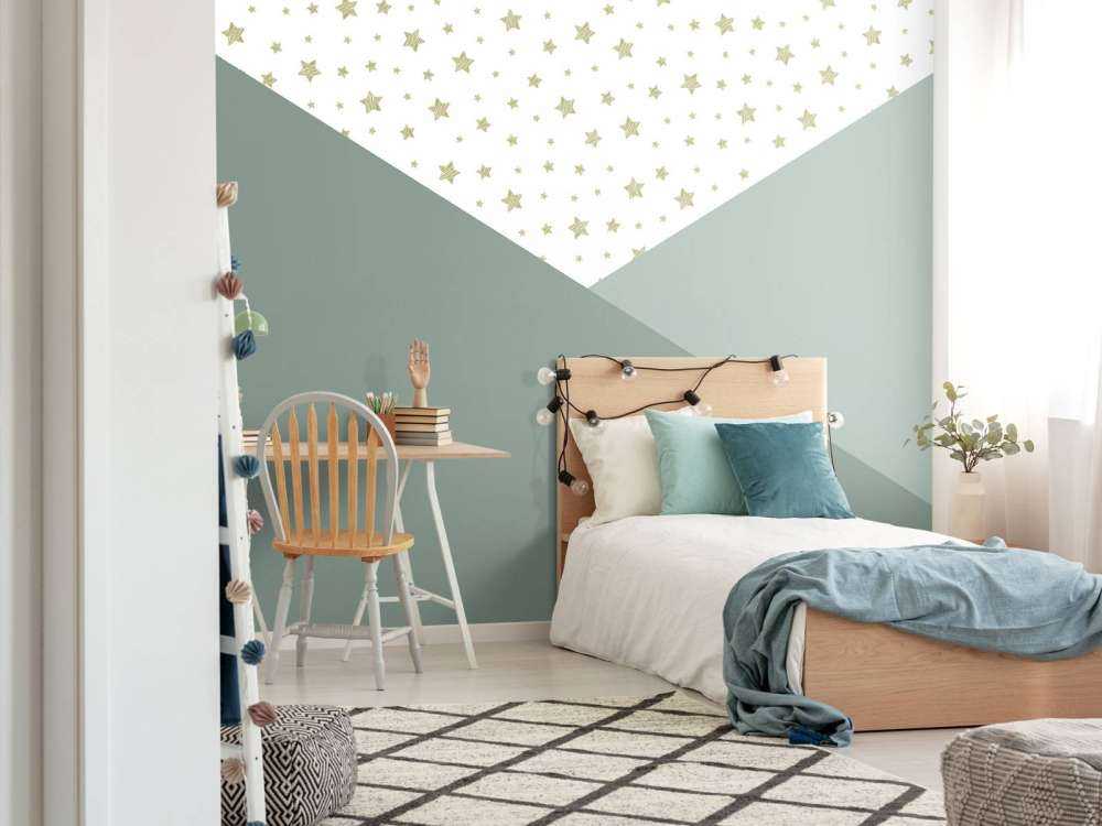 Green triangles with stars