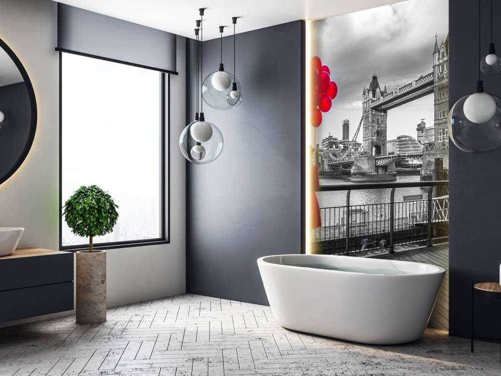 Woman at the tower bridge