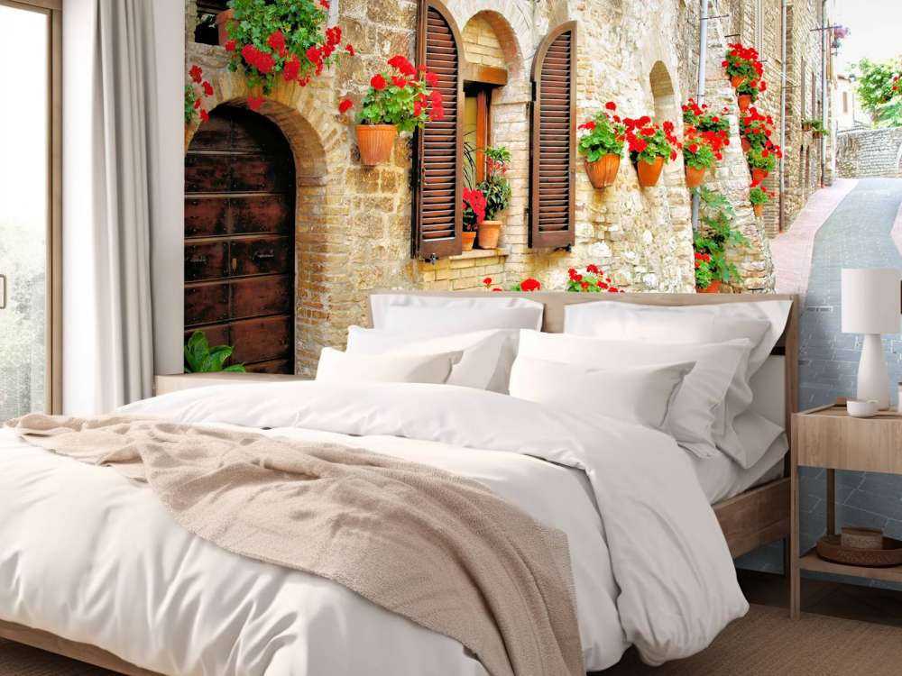 Italiaans straatje met veel bloemen