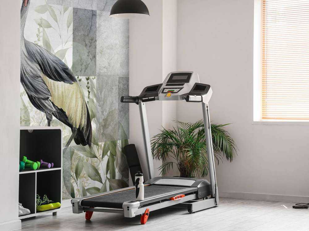 Crane among the leaves