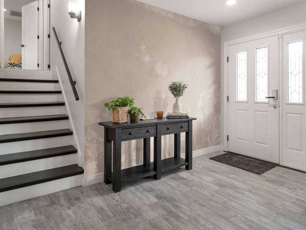 Wild geranium and snowberry - mouse gray