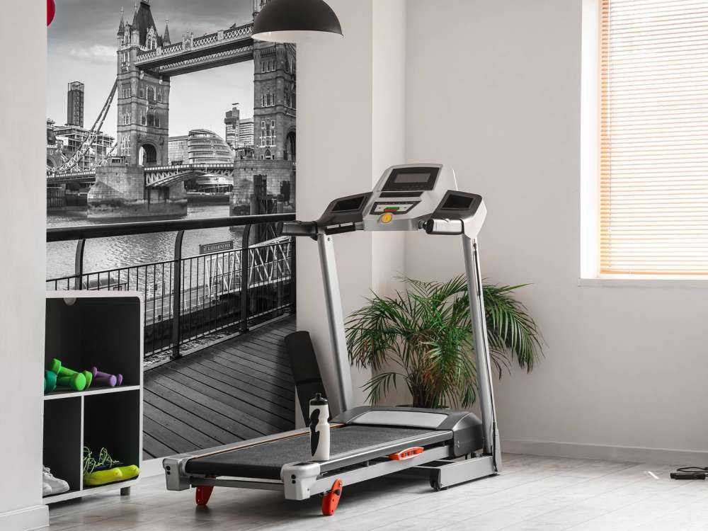 Woman at the tower bridge