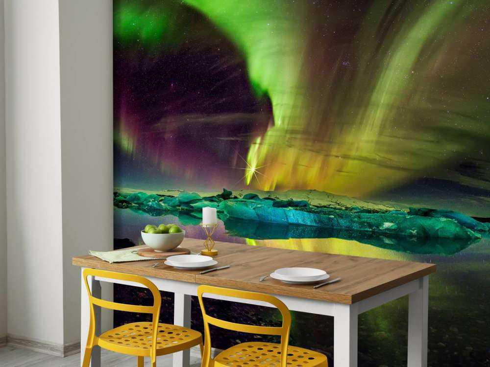 Northern lights in Jökulsárlón