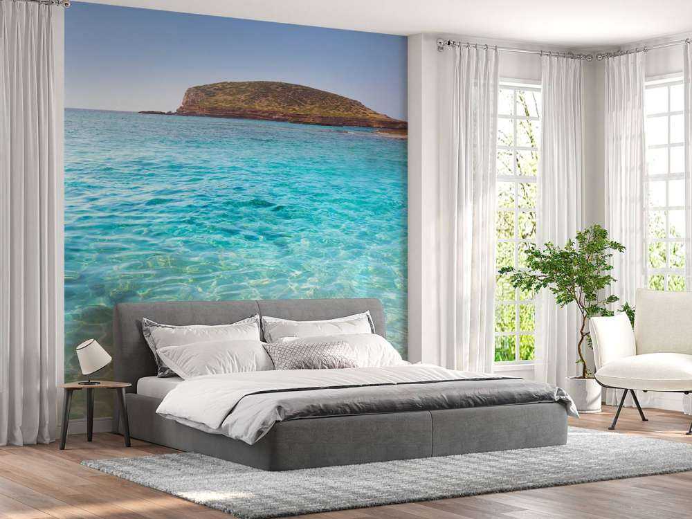 Blauw water met eiland