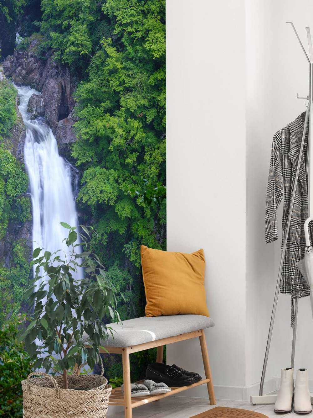 Dichtbegroeide waterval