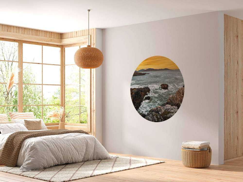 Rotsen langs de kust