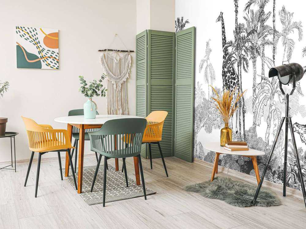 Sketched animals in the jungle