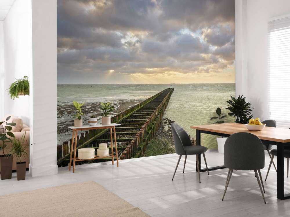 Golfbreker aan de kust