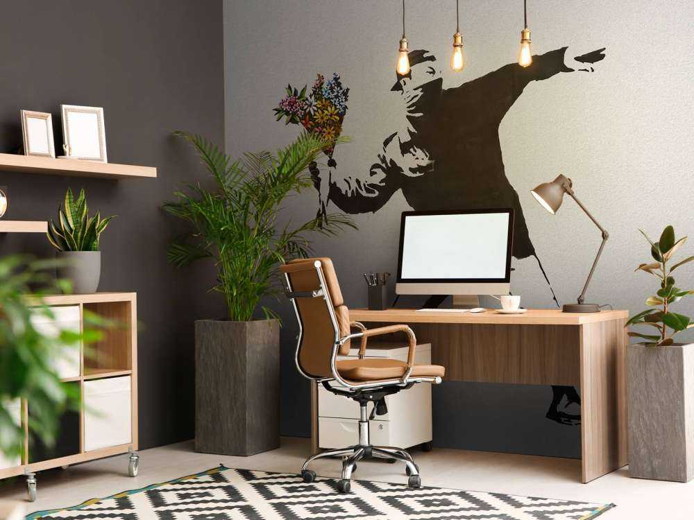 Banksy - Flower thrower, concrete