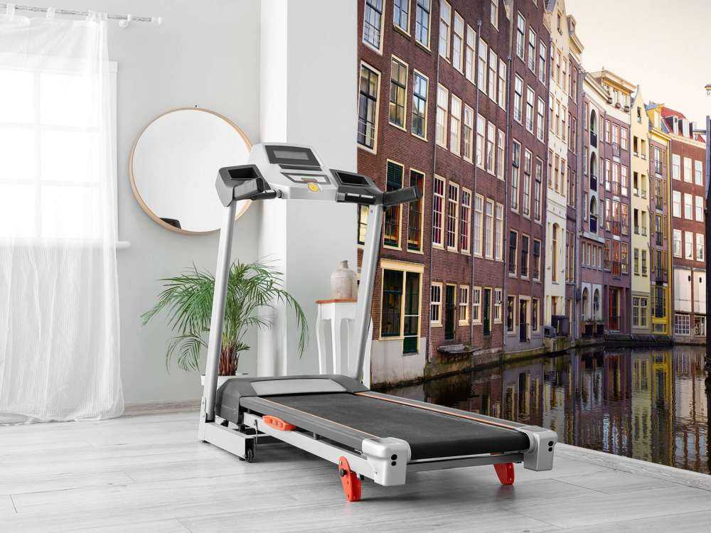 Amsterdam houses on the canal