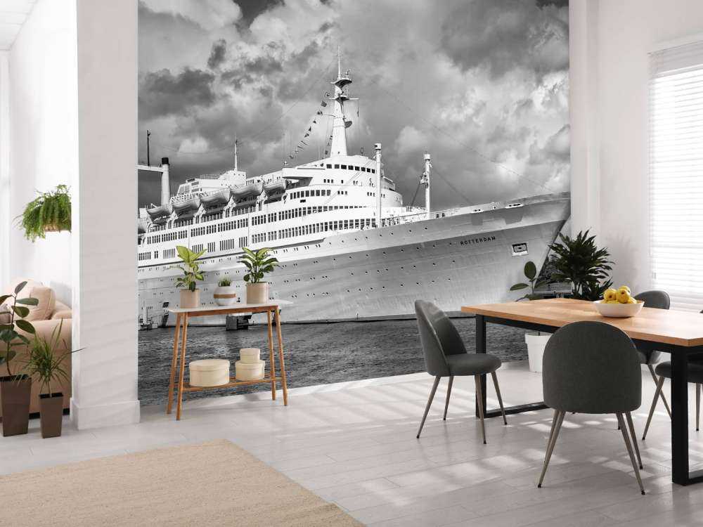 Timeless ocean classic in black and white