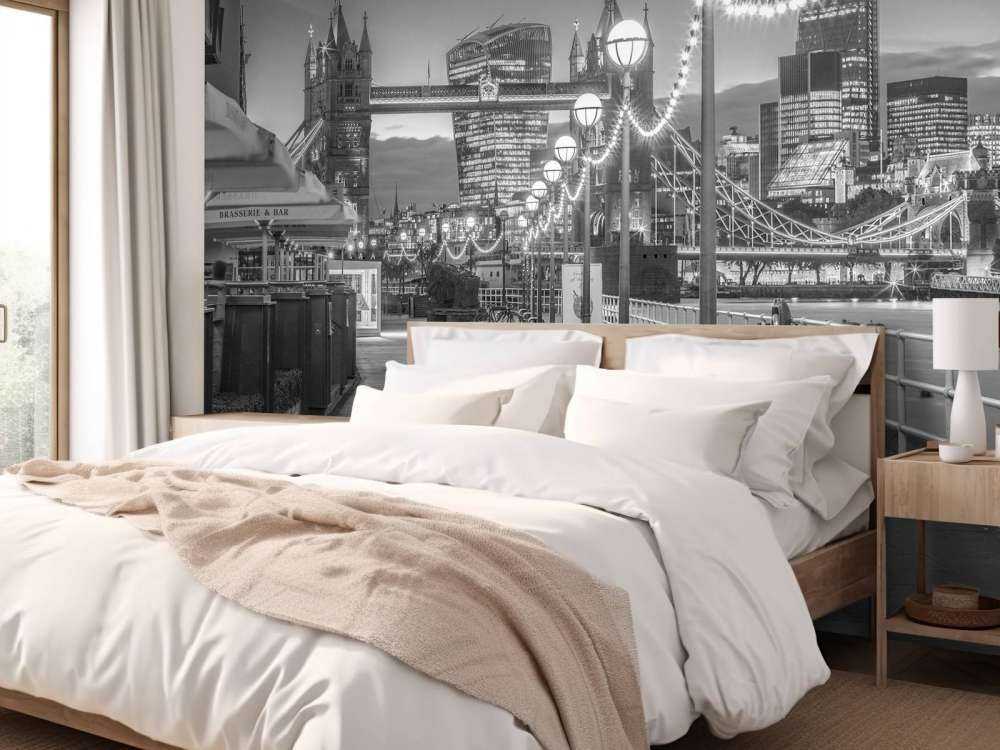 The road to Tower Bridge