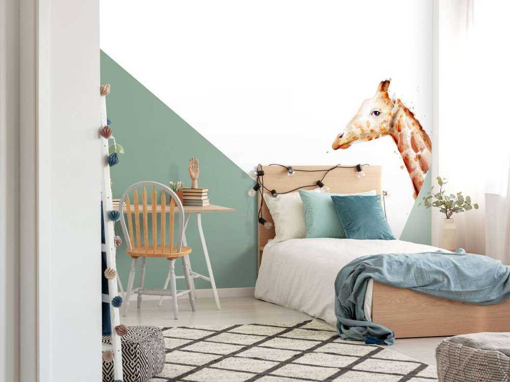 Green triangles with giraffe