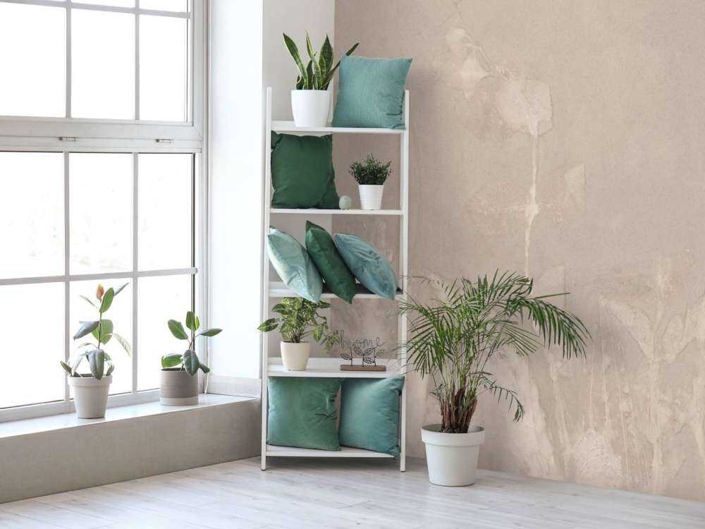 Wild geranium and snowberry - mouse gray