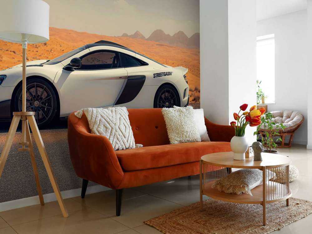 McLaren 675LT in the desert