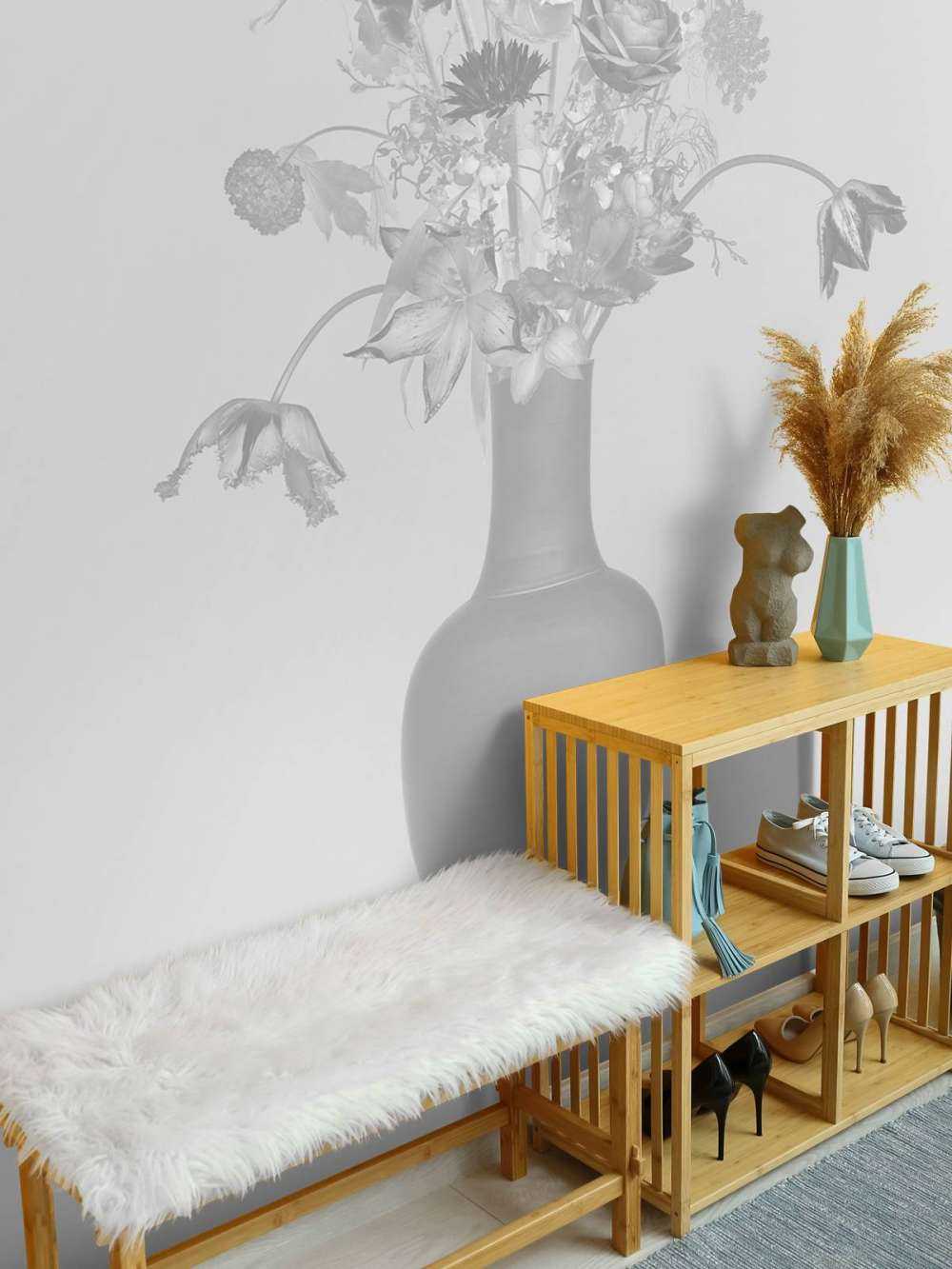 Generous flower bouquet black and white