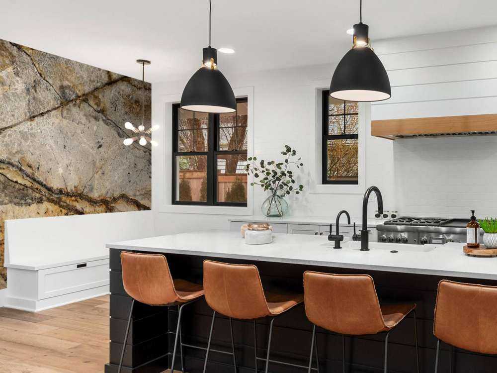 Sand-coloured marble with grooves