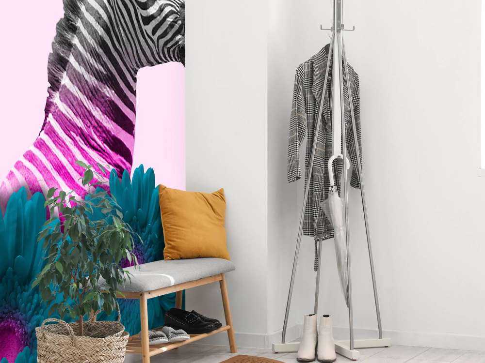 Kruising van een zebra en eenhoorn met blauw-paarse bloemen