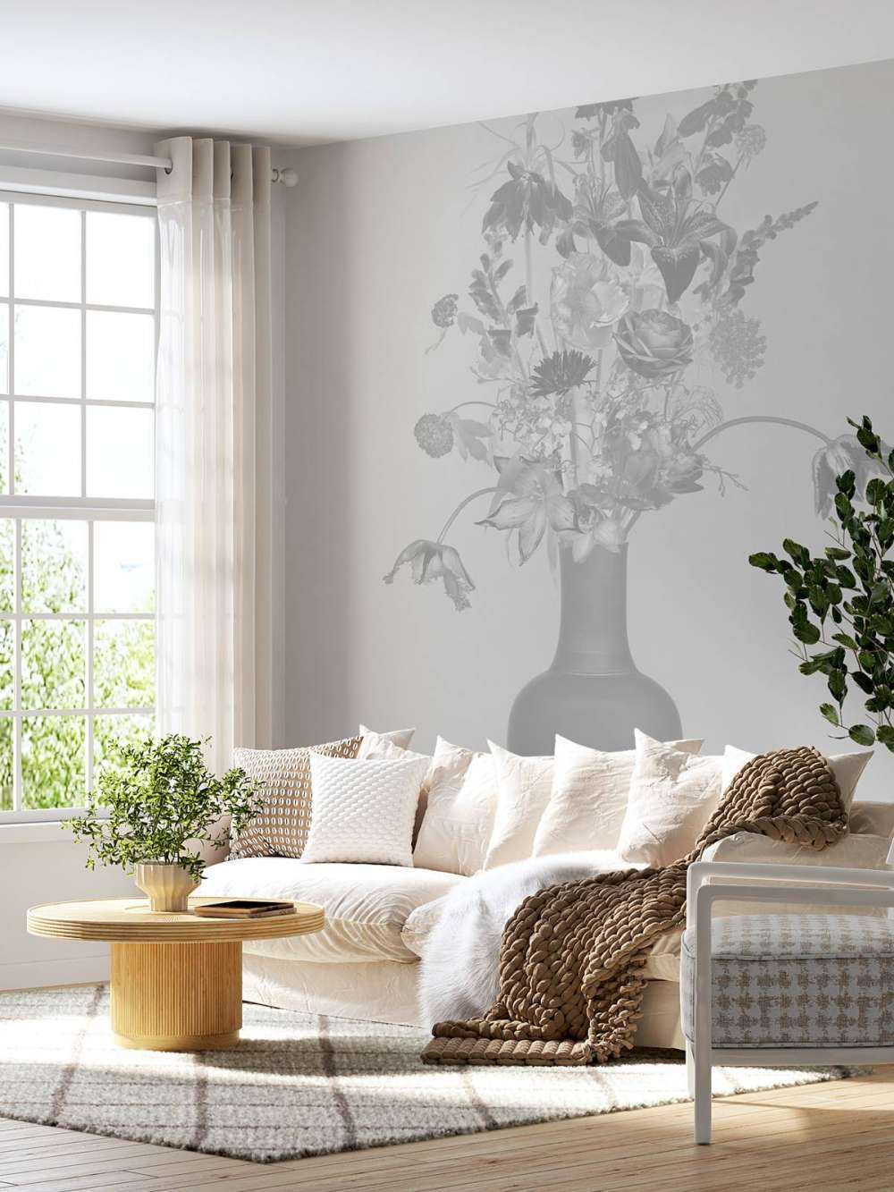 Generous flower bouquet black and white