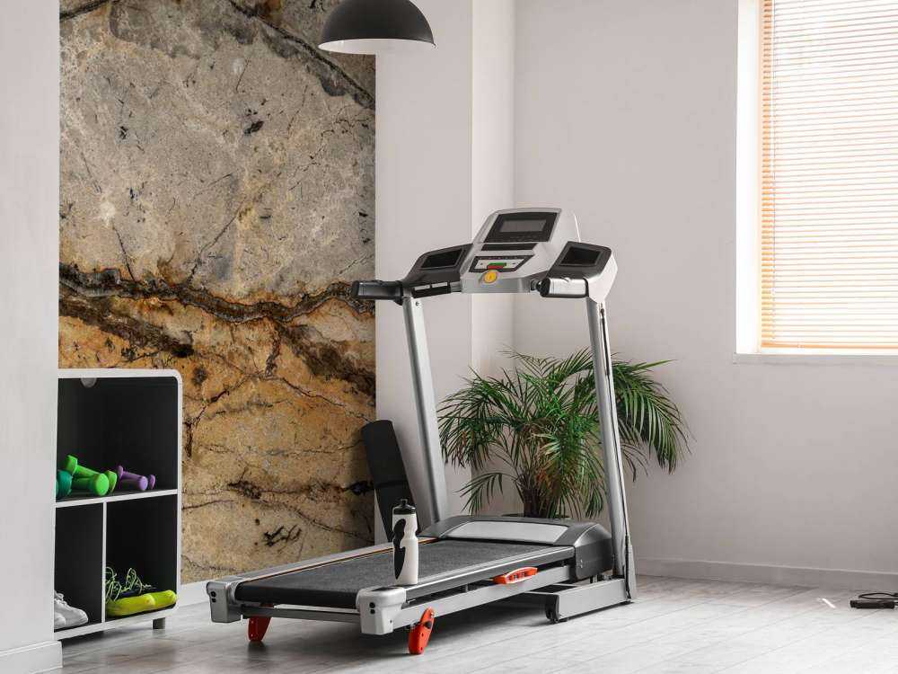 Sand-coloured marble with grooves